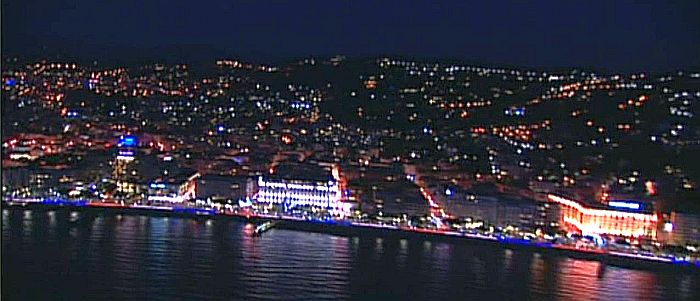 Cannes, la Croisette, les hotels Carlton et Martinez la nuit