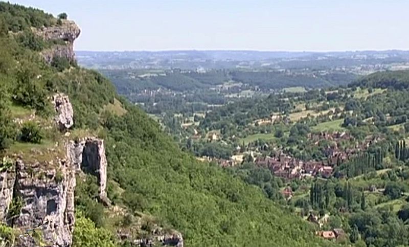 Vue Autoire et ruines du ch&acirc;teau