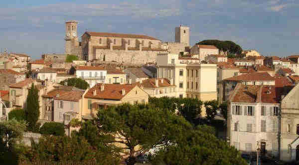 vue &eacute;glise et  citadelle, Cannes