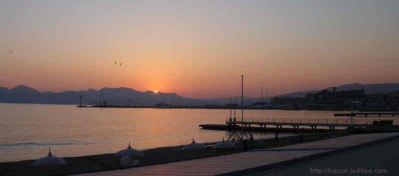 Coucher de soelil sur l'Esterel, vu de  Cannes