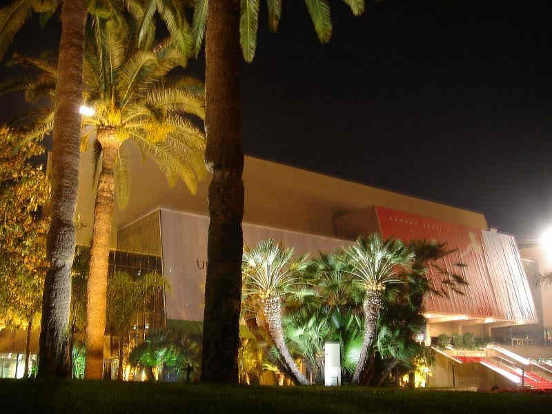 Cannes, Palais des Festivals la nuit