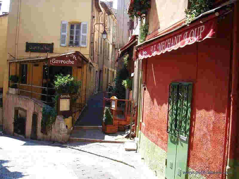 old street le Suquet, Cannes