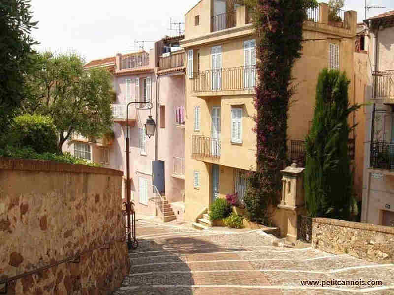 vieille rue le Suquet, Cannes