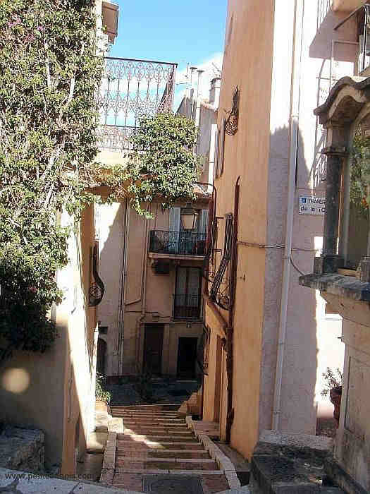vieille rue le Suquet, Cannes