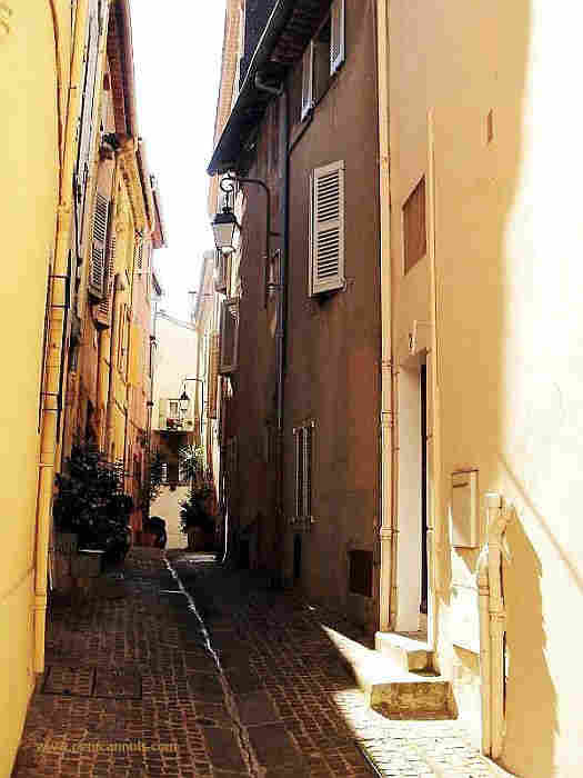 old street le Suquet, Cannes