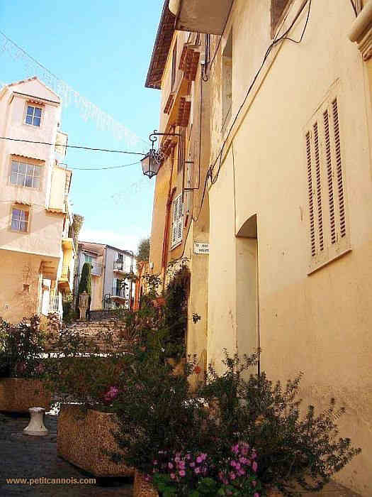 old street le Suquet, Cannes