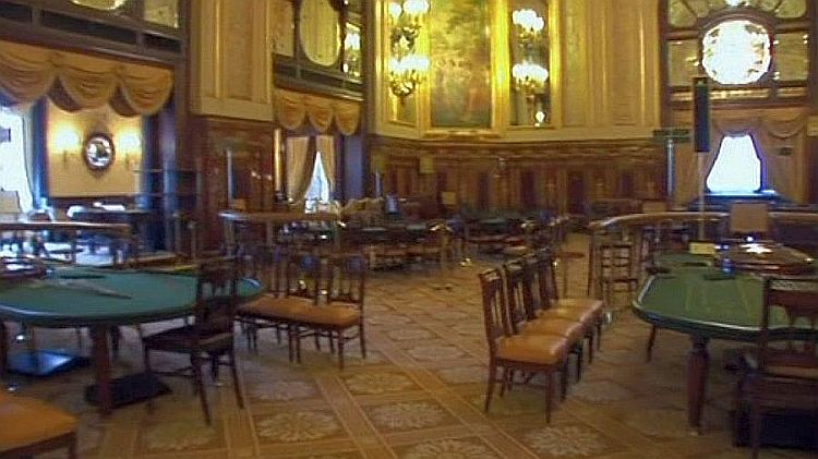 Tables de roulette, salleInt&eacute;rieur  d'une salle de roulette casino de Monaco