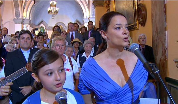 Marie-Clotilde et Julie de Baets, chantent chapelle Sainte-D&eacute;vote
