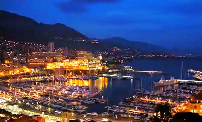 Vue de Monaco la nuit