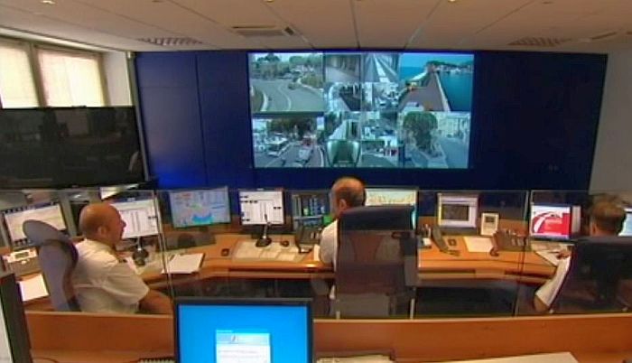Salle de contr&ocirc;le, 500 cameras &agrave; Monaco